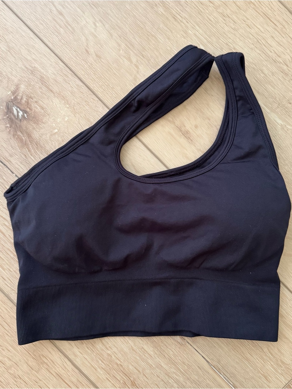 Black Asymmetric Sports Bra — Comfortable Low-Impact Support